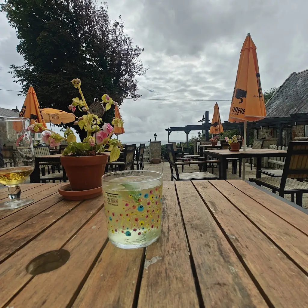 mandana mehranpour_The Buddle Inn_Niton_recensione