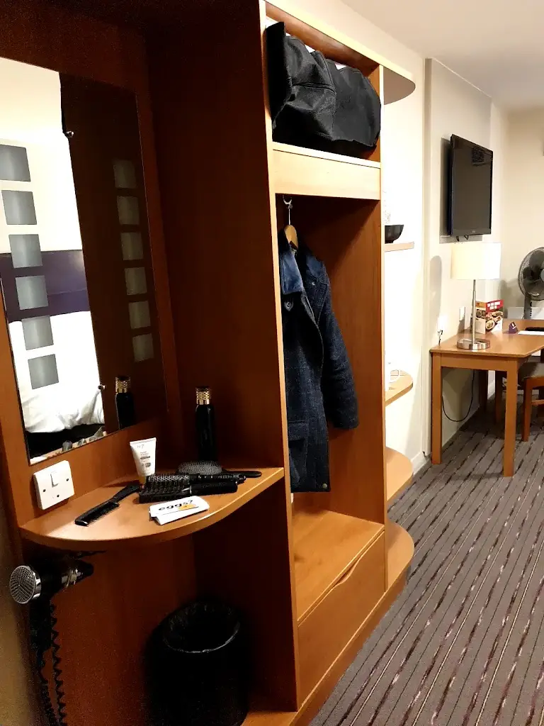 Premier Inn Grimsby hotel_North Lincolnshire_slider_image_2