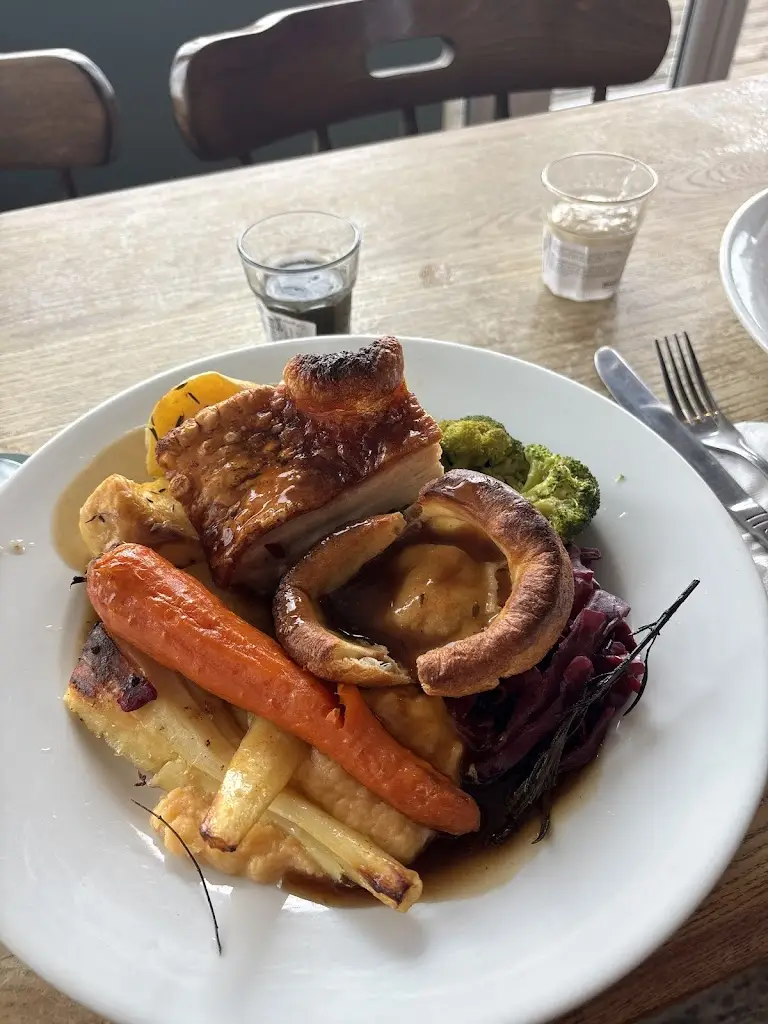 Erin Thomas_The Hope Inn_Newhaven_review