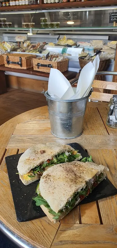 Taras Nadvirny _L'Isola Buona_Newhaven_review