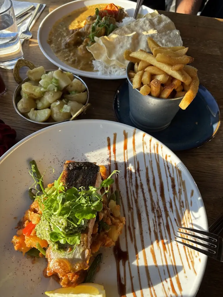 Sabri Kb_Pier House_Newhaven_recensione