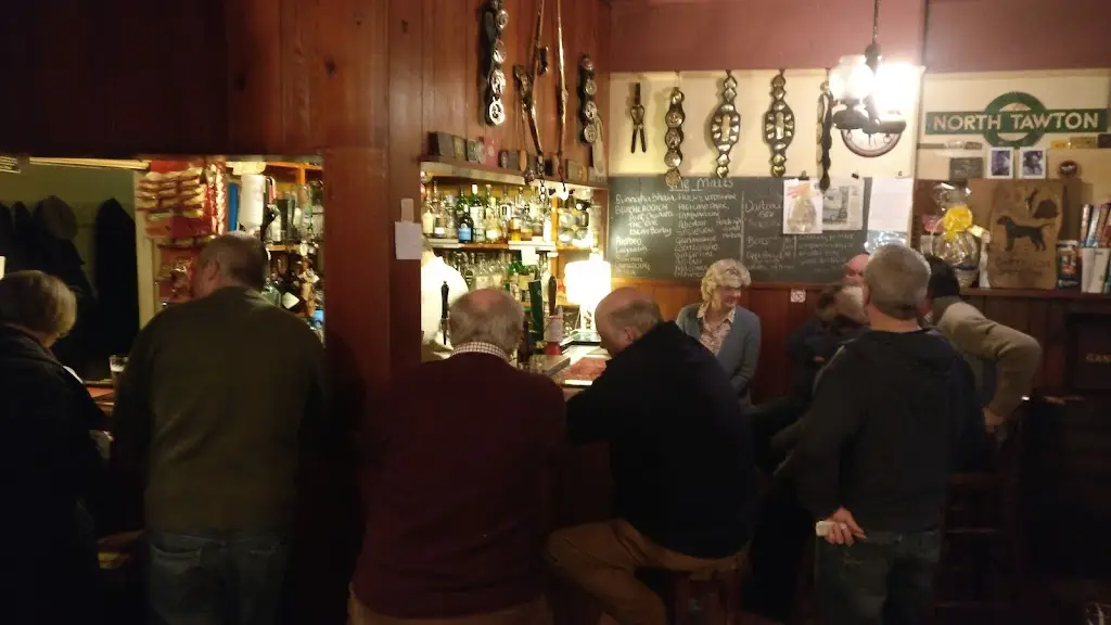 P Gideon Jones_The Railway_North Tawton_recensione