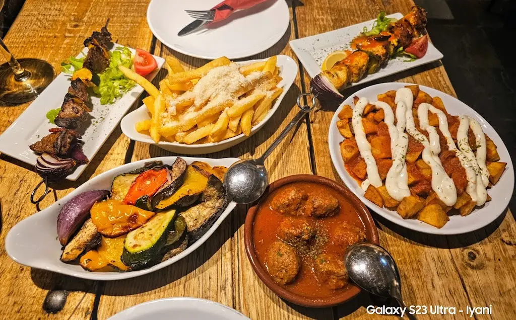 Los Reyes Tapas & Wine Bar_Newport_slider_image_3