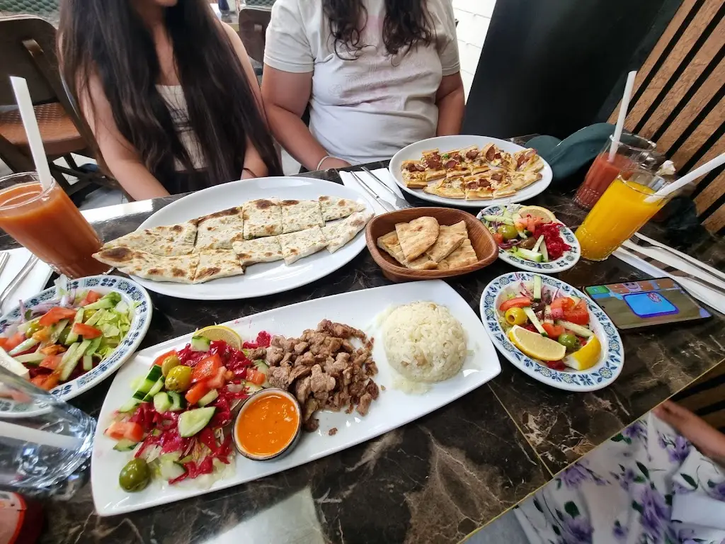 Mihai Bratu_Ezo Cafe_Newbury_review