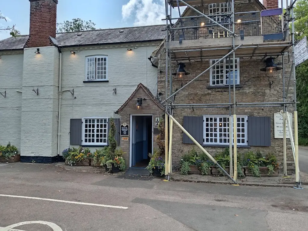 Shane Starr_The Bedford Arms_Oakley_review