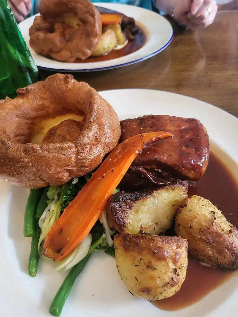 The White Hart_Olveston_slider_image_1