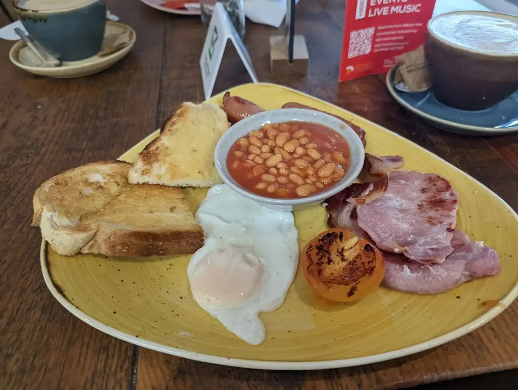Pete Law_The Outpost Cafe & Bar_Oakengates_review