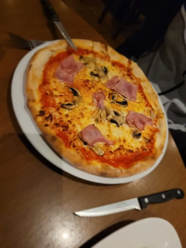 Menu_Punto Italian Pizzeria & Restaurant_Old Windsor_image_5