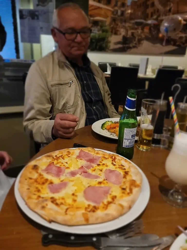 Menu_Punto Italian Pizzeria & Restaurant_Old Windsor_image_6