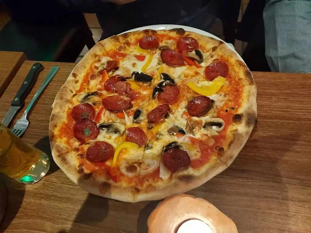 Menu_Punto Italian Pizzeria & Restaurant_Old Windsor_image_8