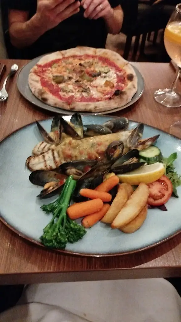 Hannah Hogan_Punto Italian Pizzeria & Restaurant_Old Windsor_review