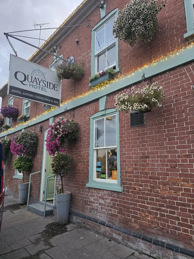 Emma Chase_Quayside Hotel & Bar_Old Leake_review