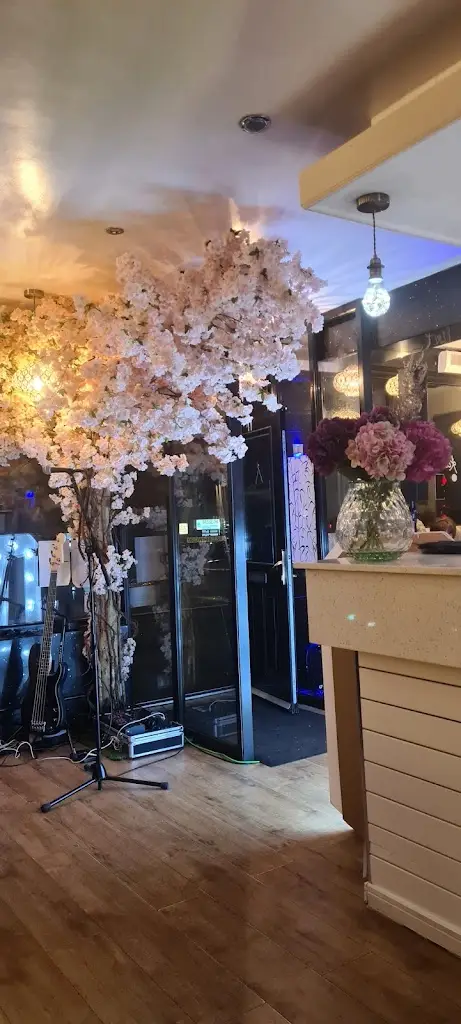 Roochie’s_Norton Canes_slider_image_3