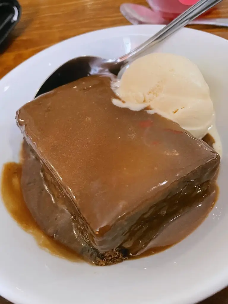 Rebecca Pee_The Railway Tavern_Norton Canes_recensione