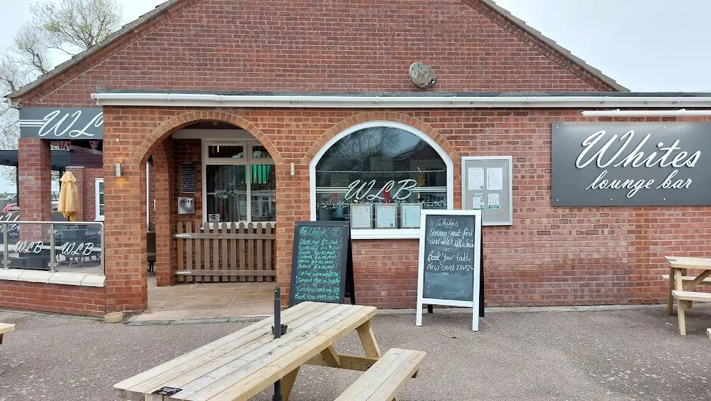 Whites Lounge Bar _Ormesby St Margaret_slider_image_3