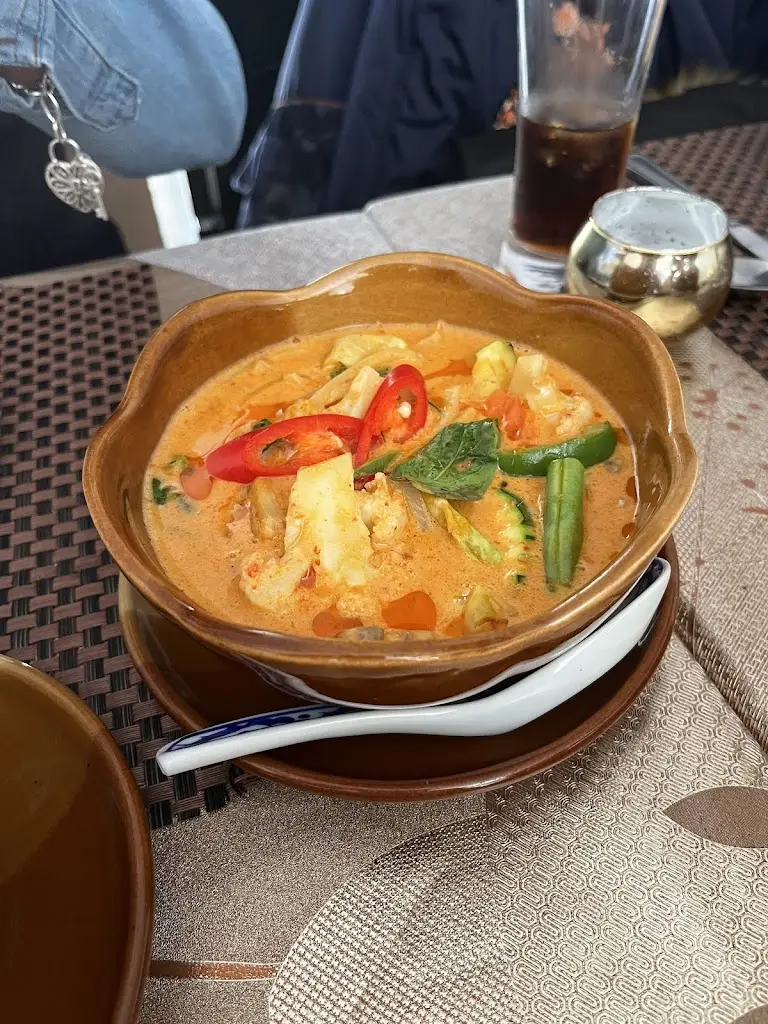 Alastair Winner_Amphawan_Olney_review