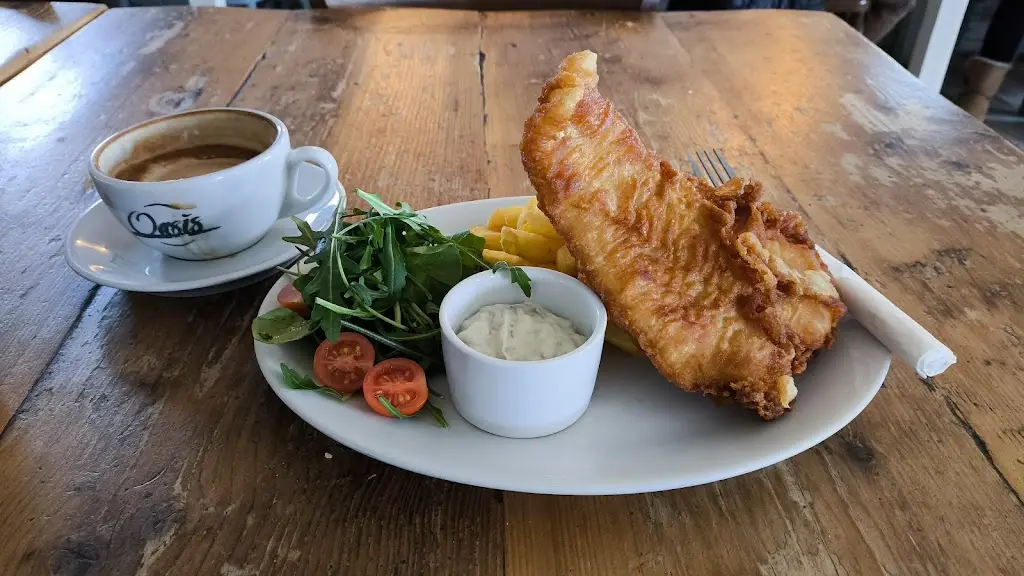 Marek Gaspar_Cafe Oasis_Overcombe_reseña
