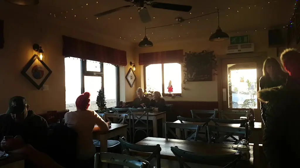 Cafe Oasis_Overcombe_slider_image_2