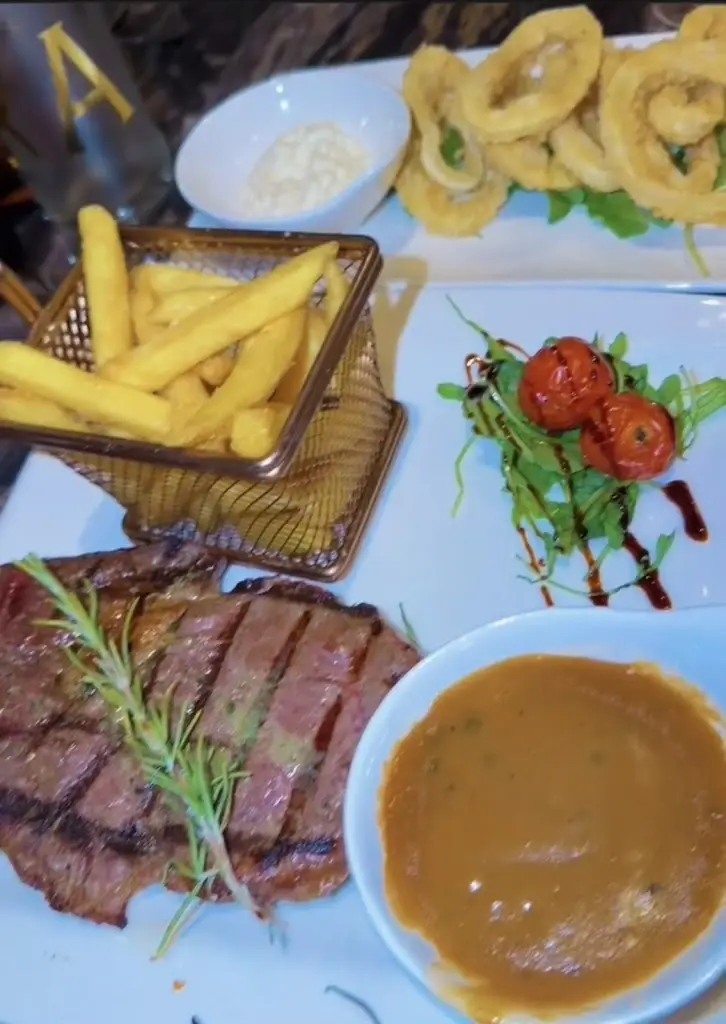 Steven Cummins_Liam's Lounge_Oldbury_review