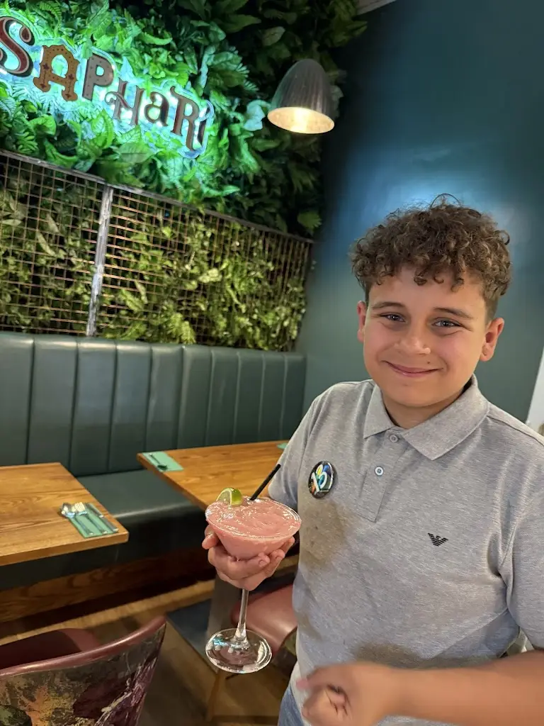 Chloe Shinton_Saphari_Oldbury_review