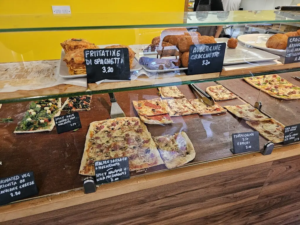 Malcolm Hinton_A Casa di Alessia_Otley_review