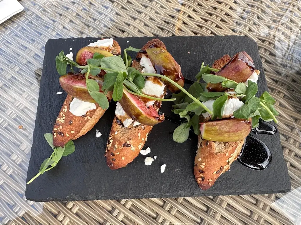 Emma James_The Royal Oak The Grumpy Mole Oxted_Oxted_review