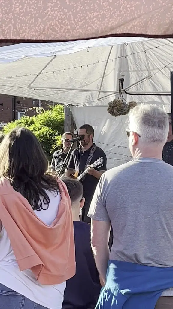 Loki Bee_The Volunteer Inn_Ottery St Mary_review