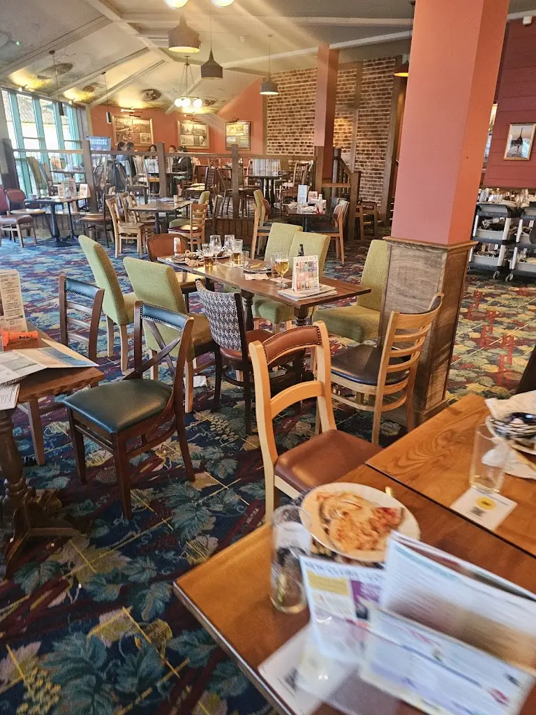 John Beattie_The London Stone - JD Wetherspoon_Allhallows_review