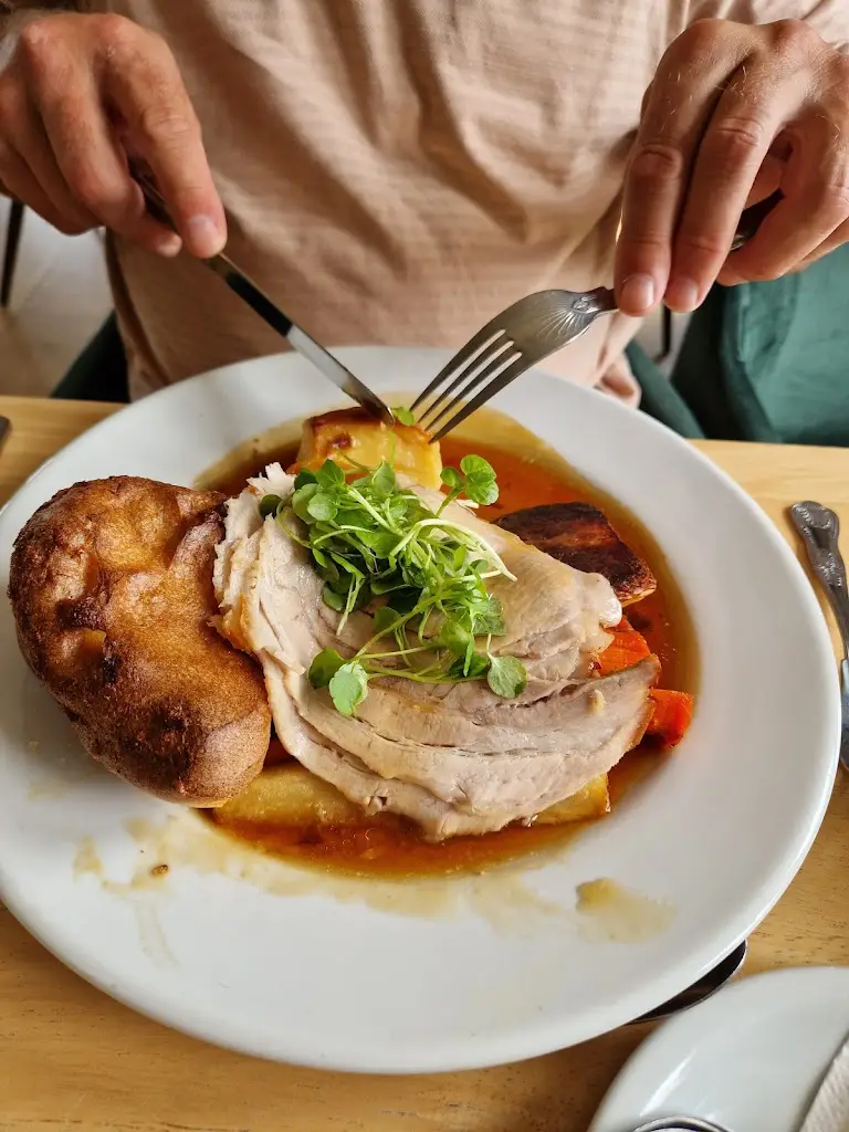 Beacon bar and kitchen_Painswick_slider_image_2