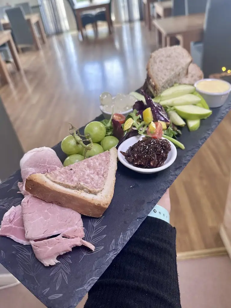 Beacon bar and kitchen_Painswick_slider_image_3