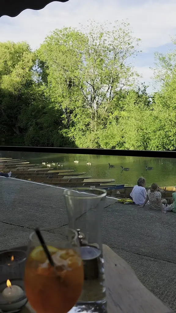 Cherwell Boathouse Restaurant_Oxfordshire_slider_image_2