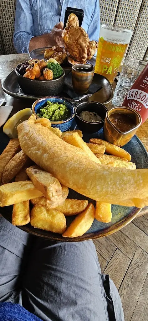 Lynette Lee Corporal-Penman_Harbour Light, Paignton_Paignton_review