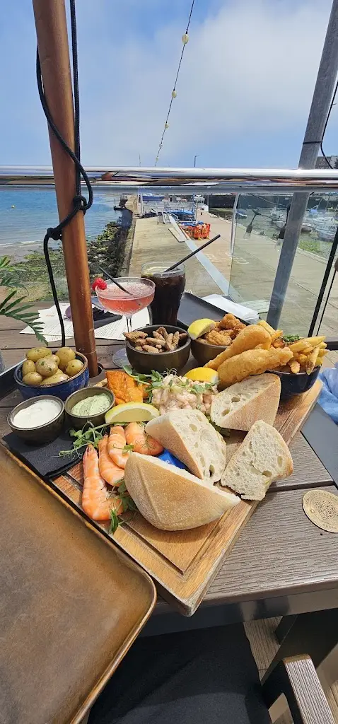 Ranamukage Dinum Dayasri Peiris_Harbour Light, Paignton_Paignton_review