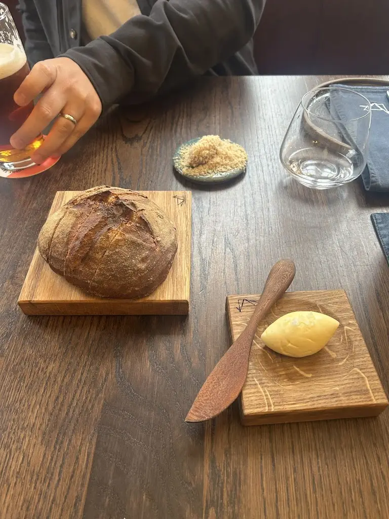 Emily J_White Swan at Fence_Padiham_review