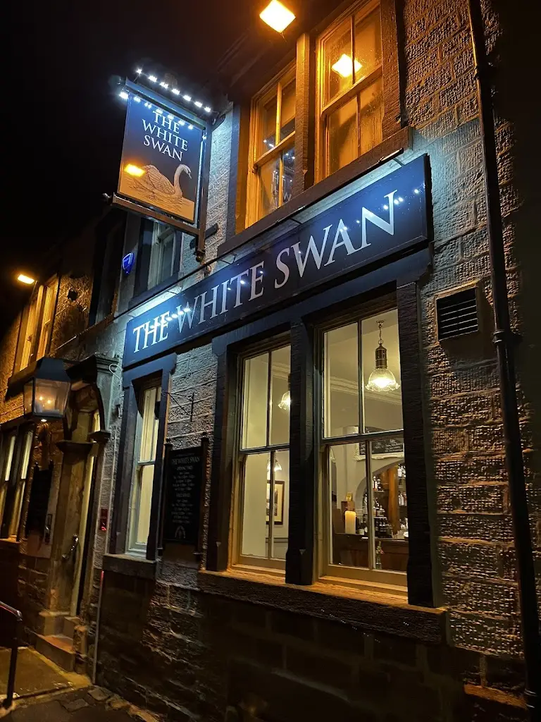 White Swan at Fence_Padiham_slider_image_1