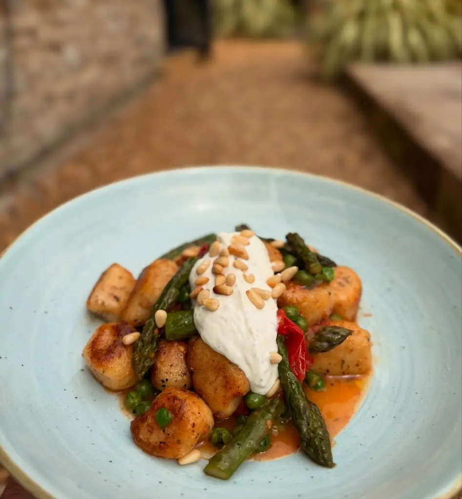 Tap and Kitchen_Oundle_slider_image_3