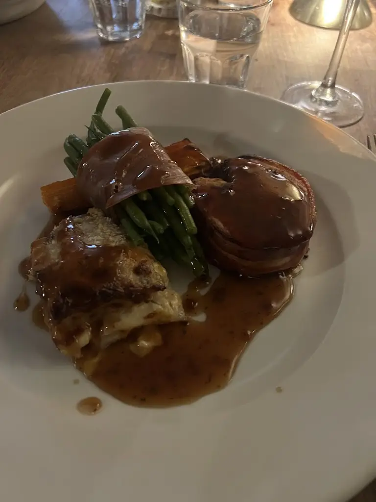 Teri Kellett _The Red Lion_Oundle_review