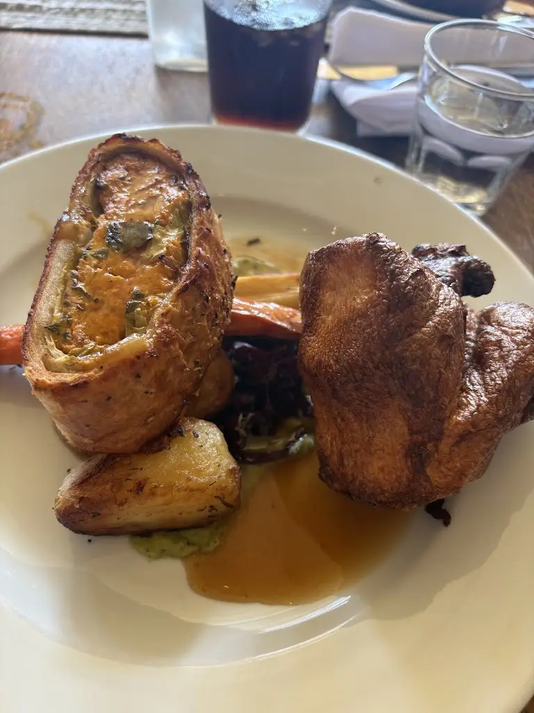 Emily Stow_The Red Lion_Oundle_review