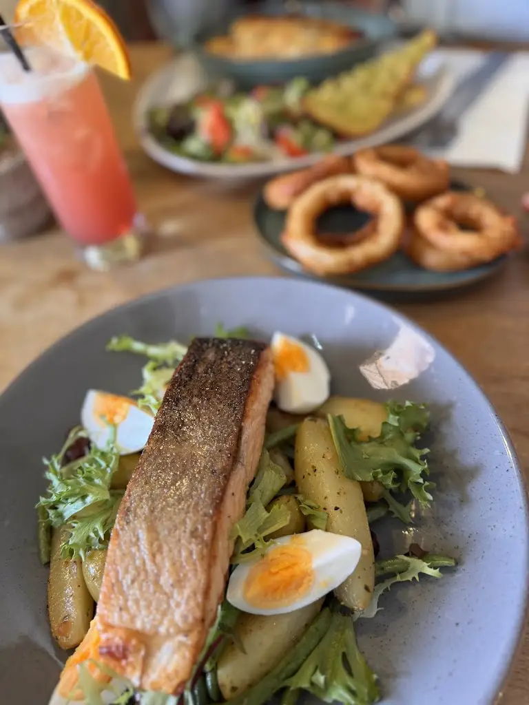 ANISH TOMY_The Black Horse_Oundle_review