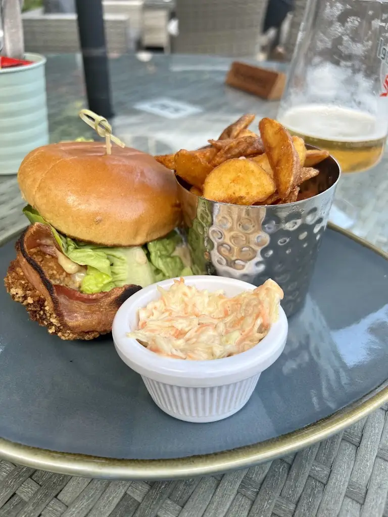 The Black Horse_Oundle_slider_image_2