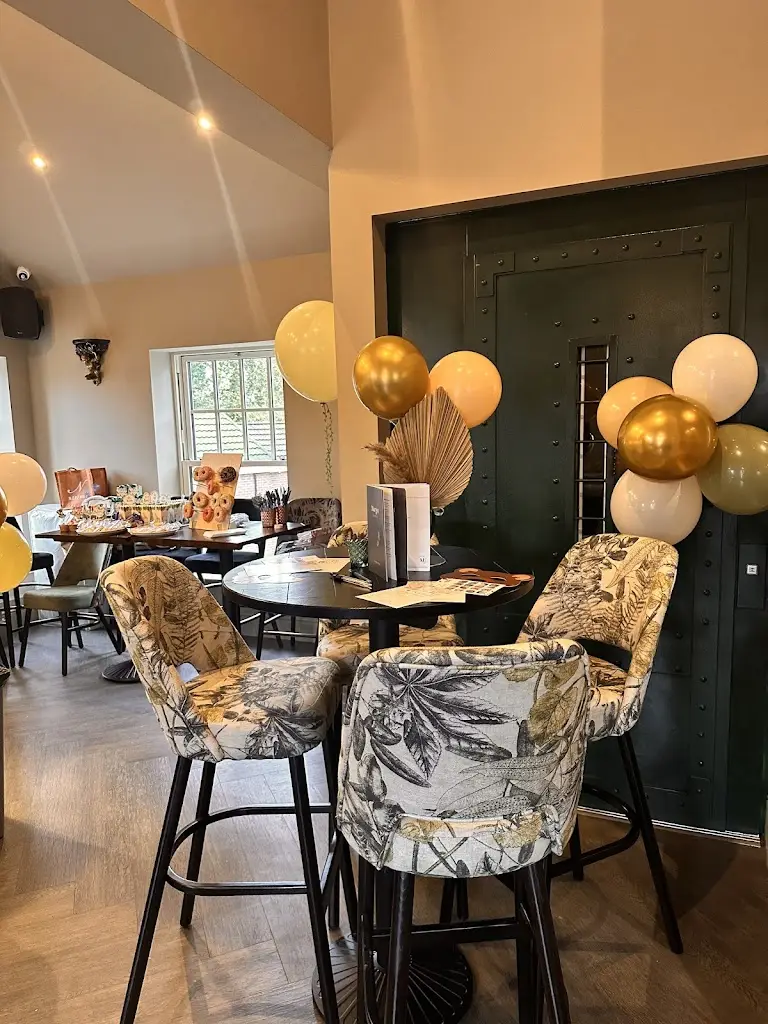 Margot Wine Bar and Eatery restaurant in Parbold