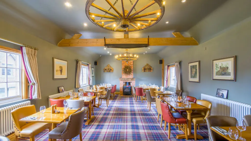 The Crown Bar & Kitchen_Pattingham_slider_image_1