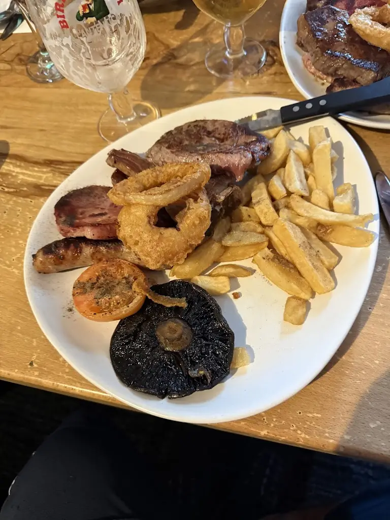 Tony Bedford_The Black Horse_Baston_review