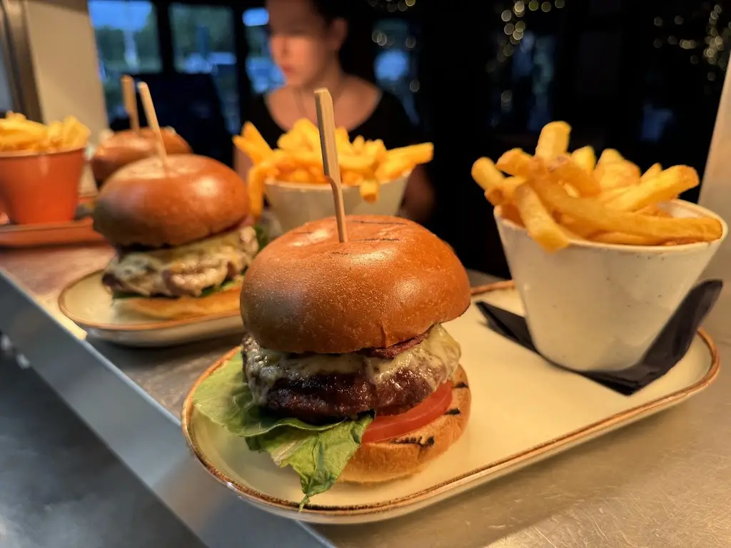 The George & Dragon_Partridge Green_slider_image_3