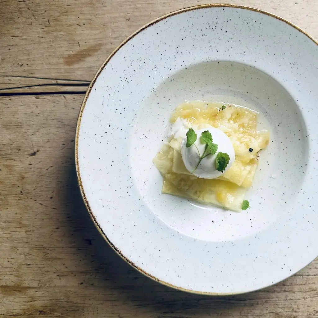 The White Horse_Baston_slider_image_3