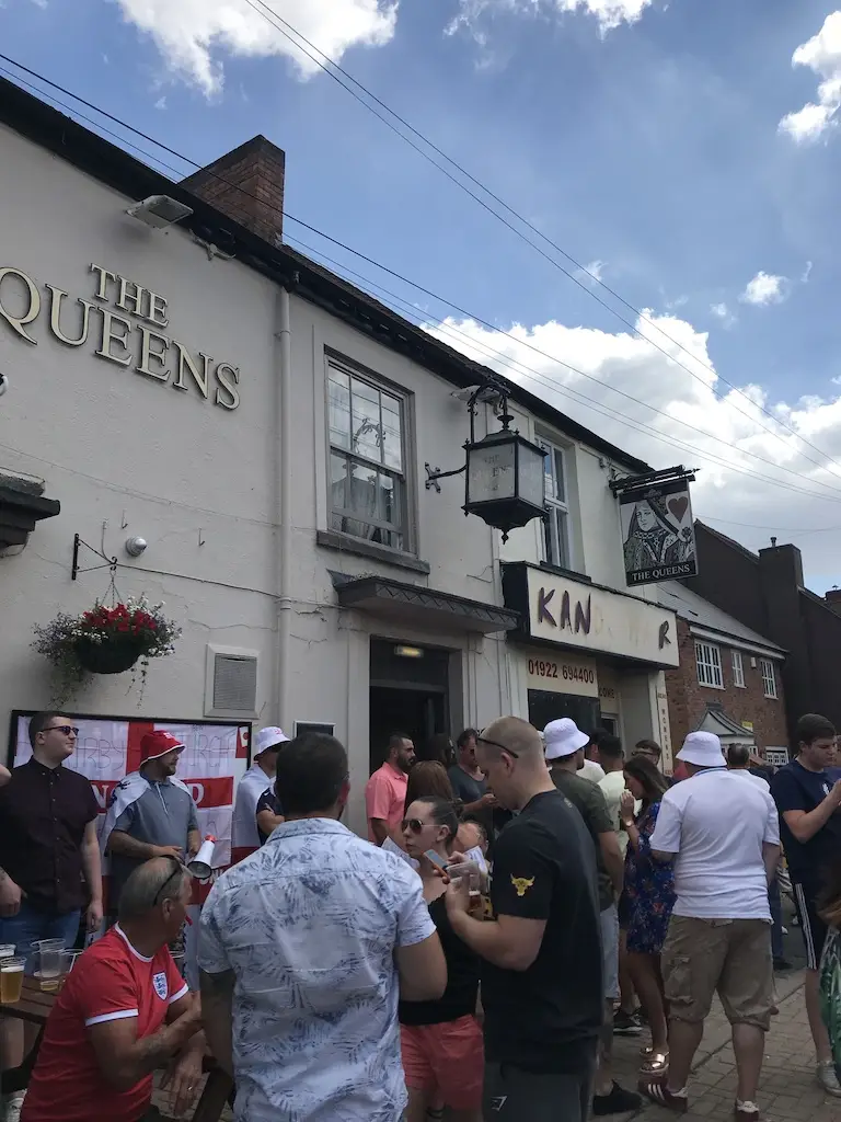Dan Rogers_Queens_Pelsall_review