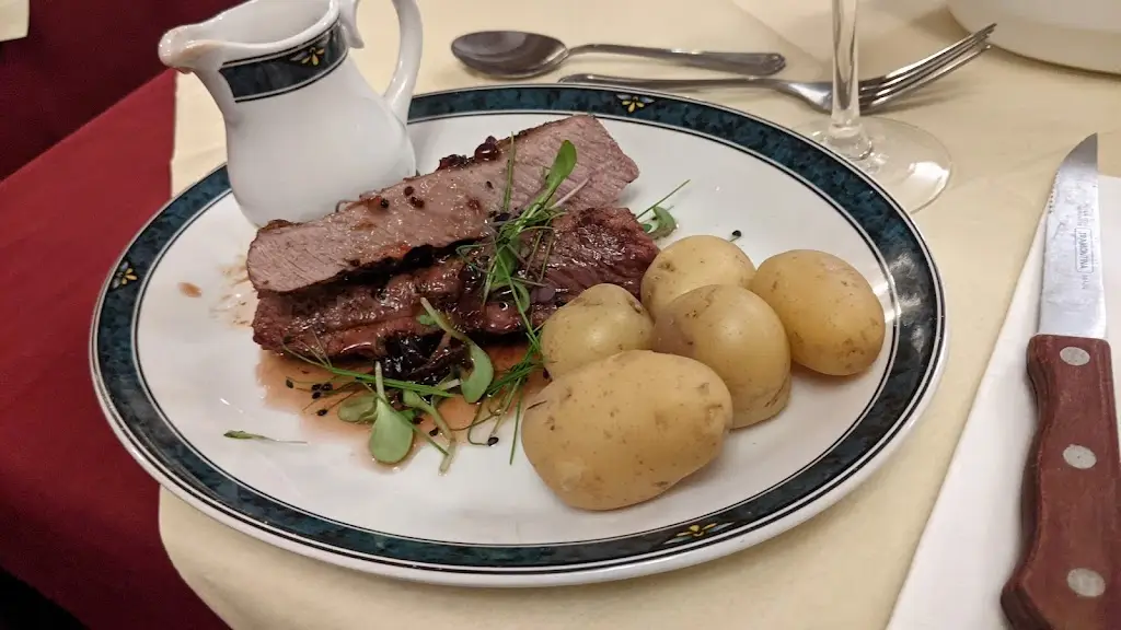 Menu_Pig and Abbot_Bassingbourn_image_5