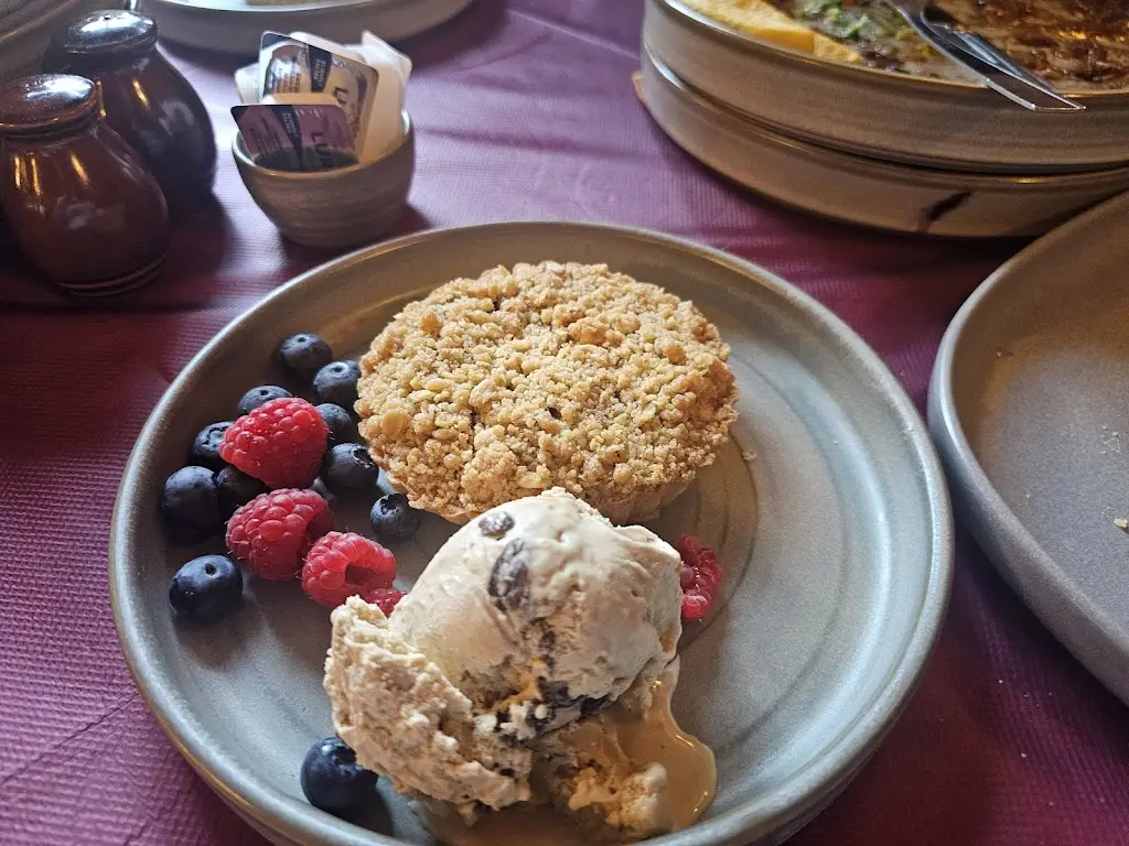 Wayne Davies_Pig and Abbot_Bassingbourn_review