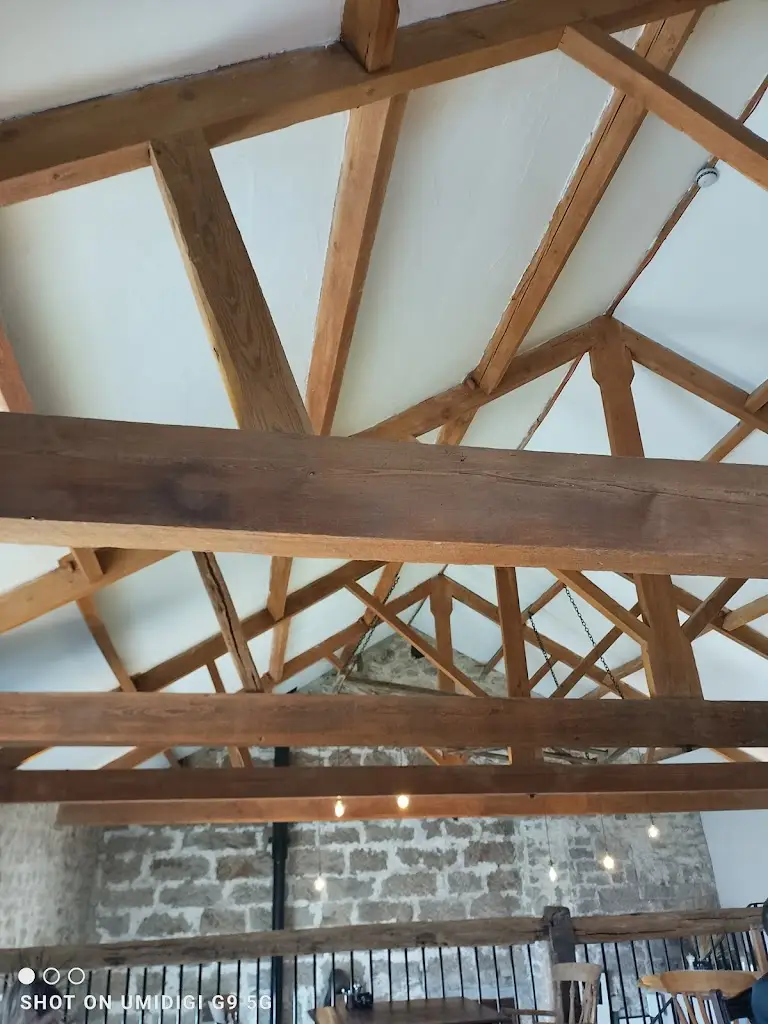 Taf Williams_Toft Gate Barn_Pateley Bridge_review