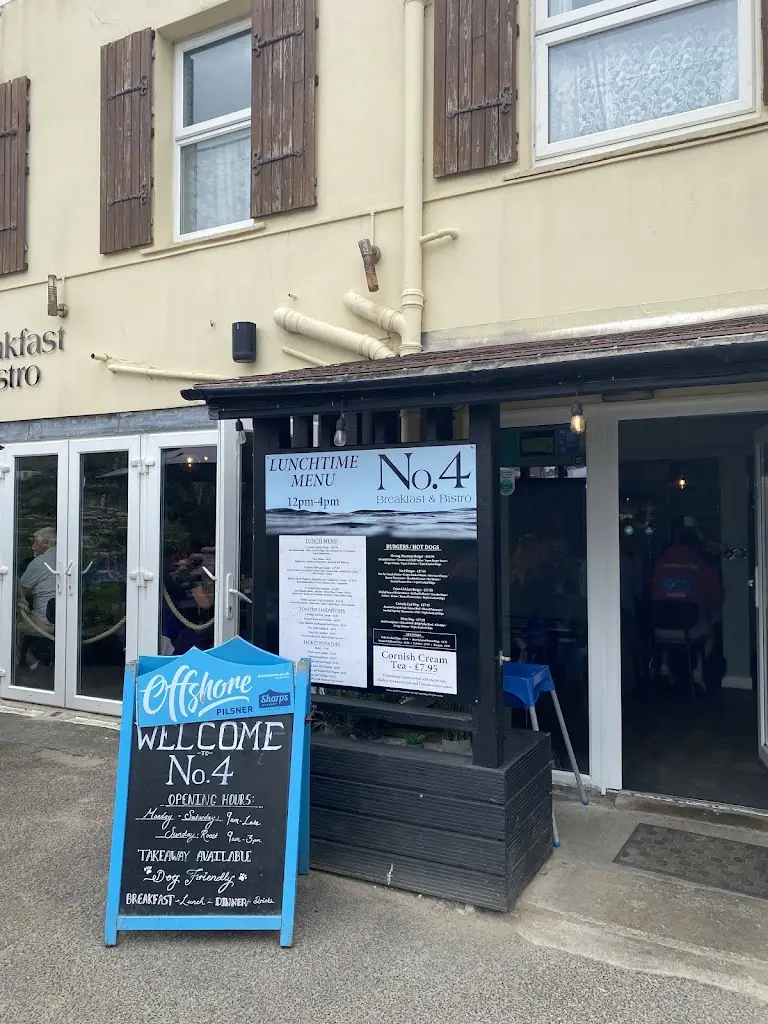 No.4 Breakfast & Bistro restaurant in Perranporth